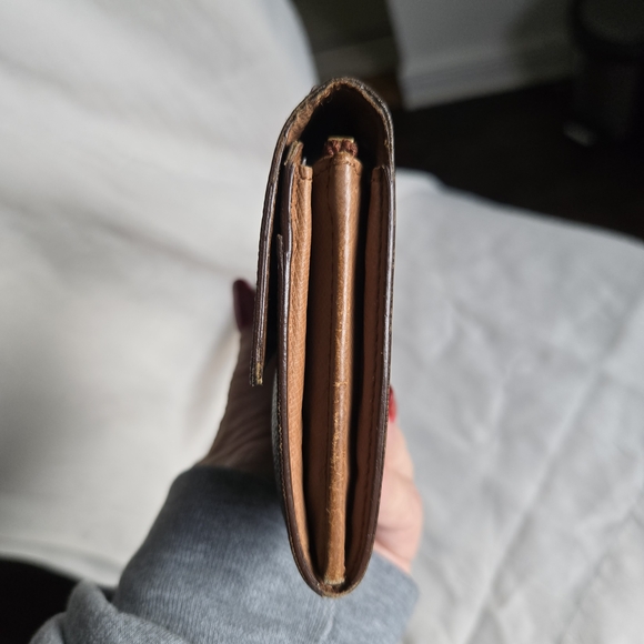 Louis Vuitton Monogram Sarah Wallet - Picture 4 of 13